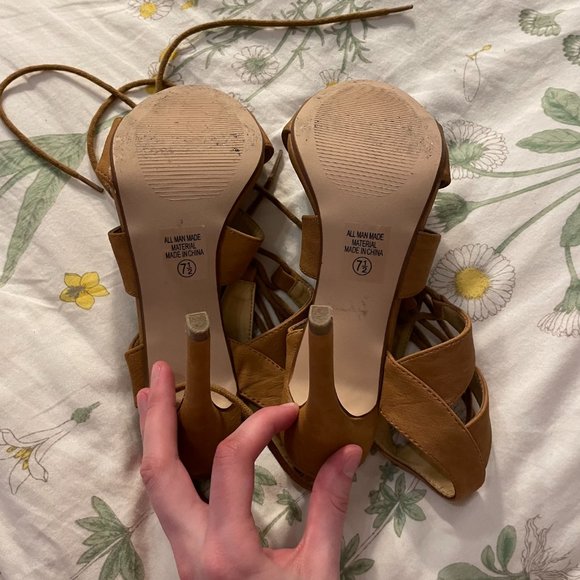 Brown Gladiator Heels! Size 7.5! - Picture 15 of 15